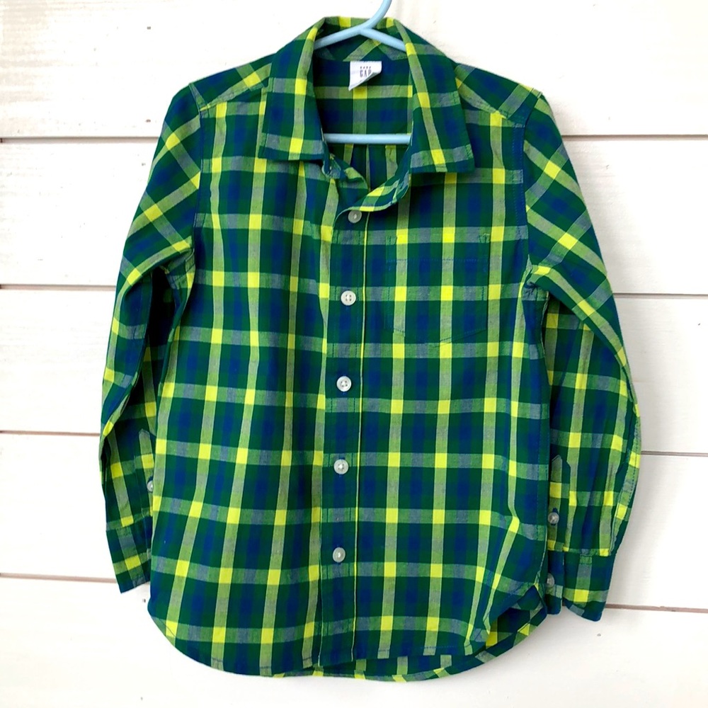 Gap buttoned down long sleeved shirt